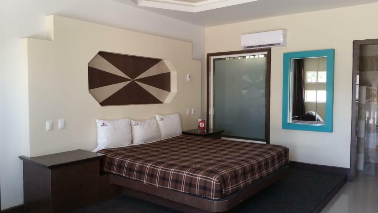 אנסנאדה Hotel Azteca Inn מראה חיצוני תמונה
