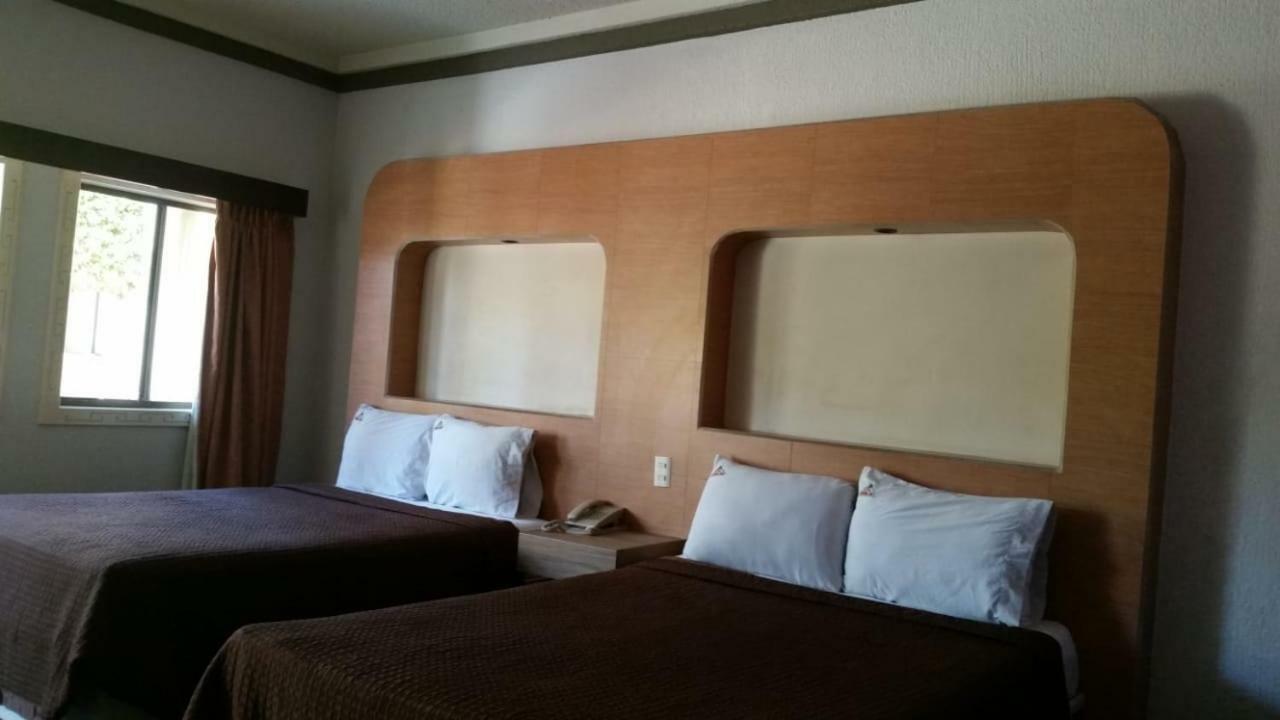 אנסנאדה Hotel Azteca Inn מראה חיצוני תמונה