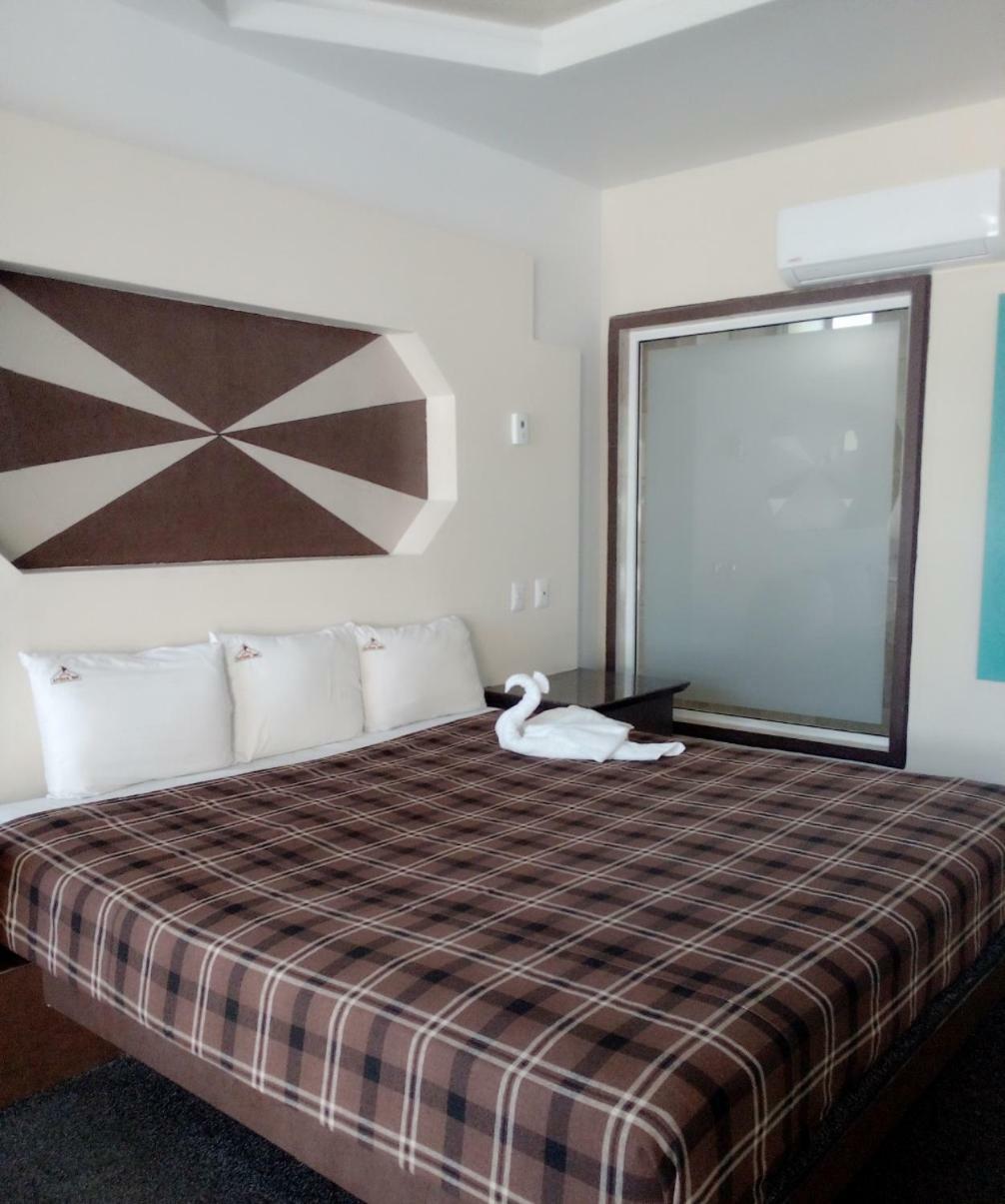 אנסנאדה Hotel Azteca Inn מראה חיצוני תמונה