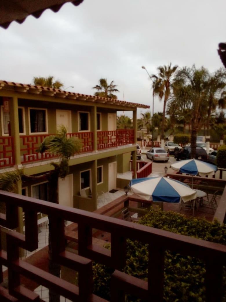 אנסנאדה Hotel Azteca Inn מראה חיצוני תמונה